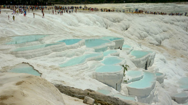Pamukkale: As sacadas de águas azuis de um tesouro da Turquia