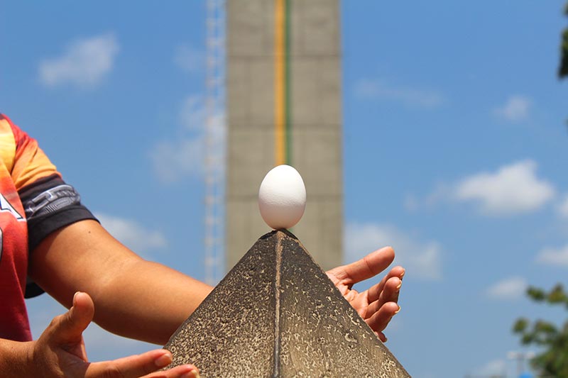 Huevo que se coloca en el ecuador es una atracción para los Macapá visita (Foto: éste es nuestro mundo)