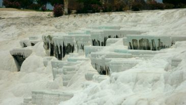 Pamukkale: Sacadas De águas Azuis De Um Tesouro Da Turquia