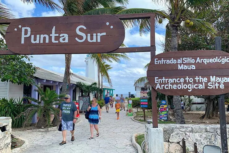 Pessoas na entrada da Punta Sur em Isla Mujeres, Cancún (Foto: Esse Mundo é Nosso)