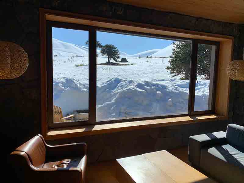 Restaurante do Valle Corralco Hotel e Spa com janela com vista para a neve