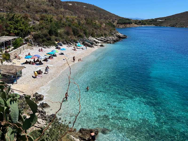 Porto Palermo, praia em Himara, no verão, dica de quando ir pra Albânia