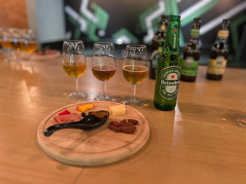 Degustação da cervejas com queijos e embutidos durante visita o Inside the Star