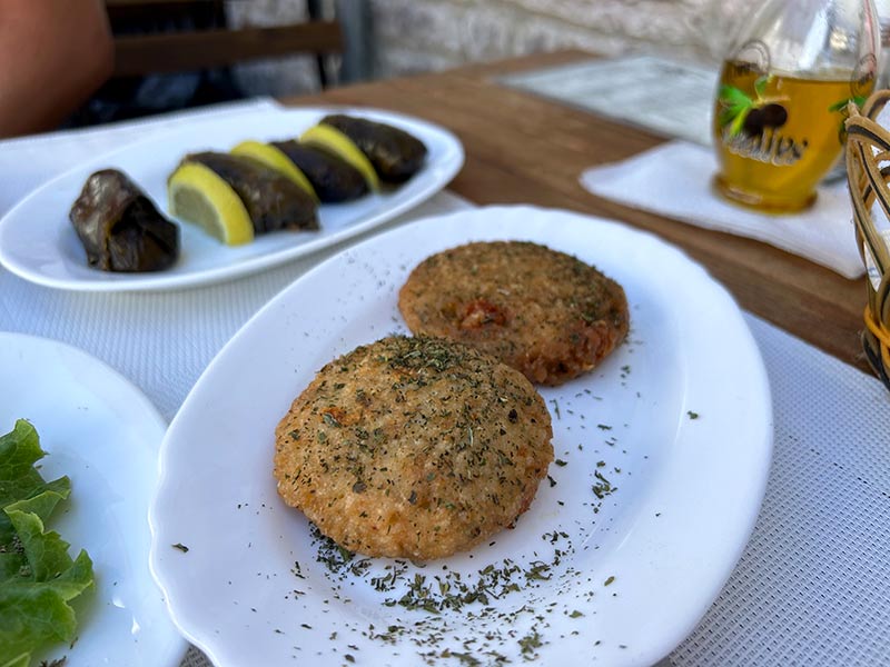 Qifqi, prato típico da Albânia, em Gjirokaster