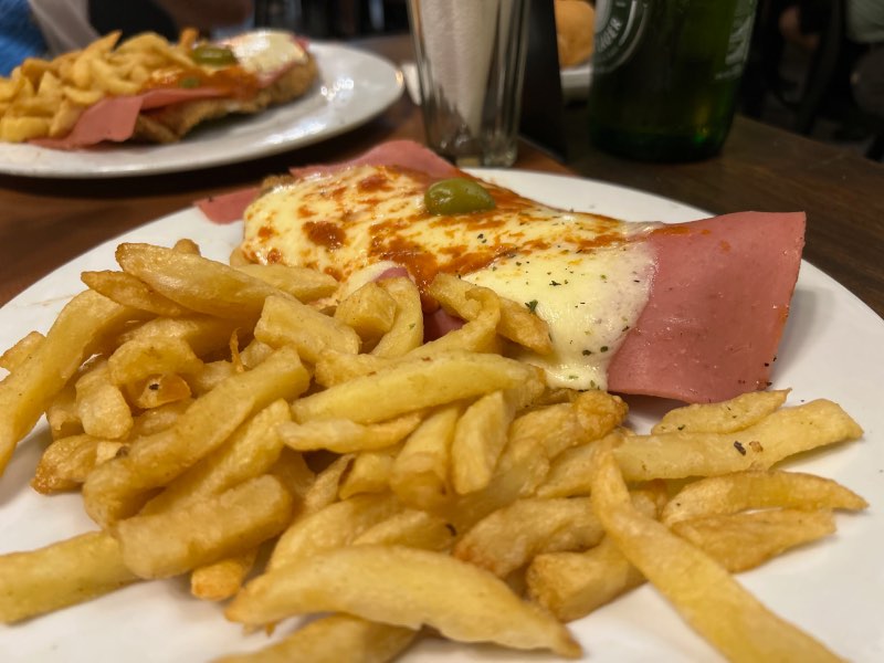 Milanesa napolitana com muita batata frita do Bellagamba