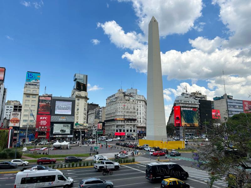 Vista do Obelisco na Avenida 9 de julho na Argentina