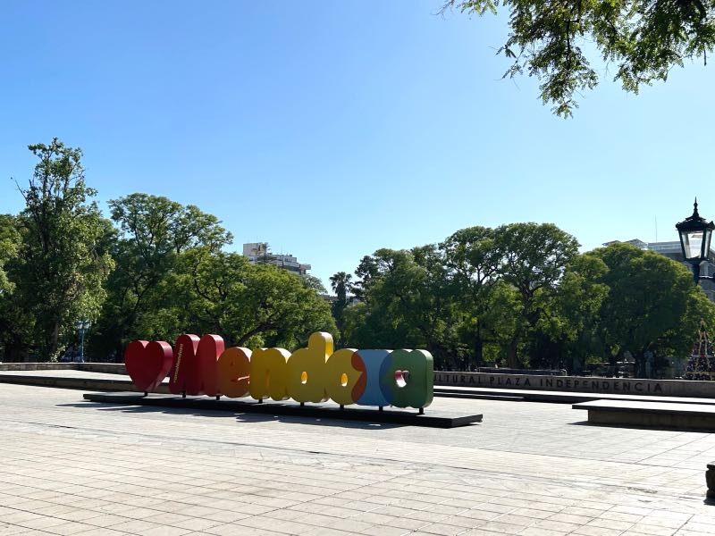 Letreiro de Mendoza, na Plaza Independencia, no centro da cidade